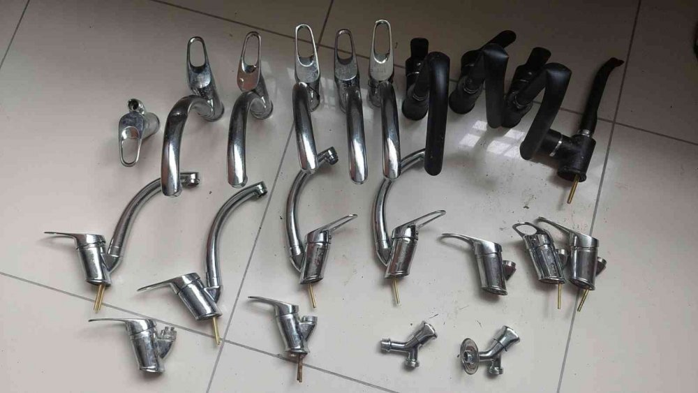 Konya'da evlerden petek ve musluk bataryalarını çalan iki hırsız suçüstü yakalandı