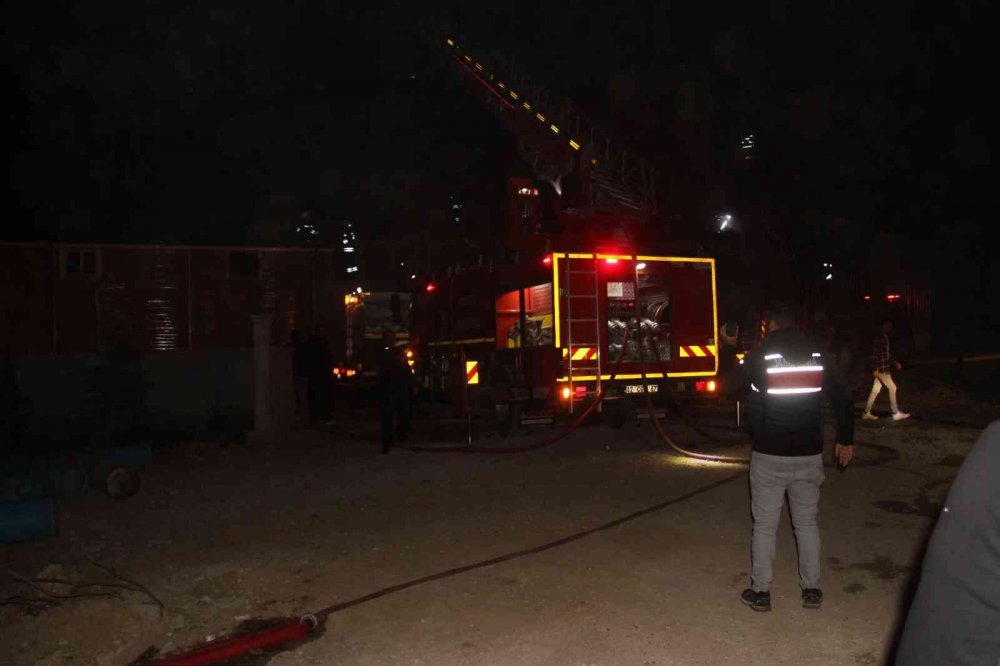 Konya'dan dünyaya ihracat yapan balık fabrikası alev alev yandı! Hasar büyük