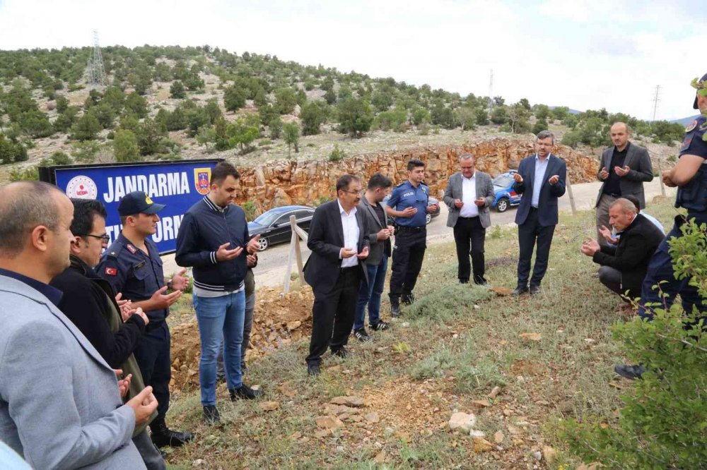 Konya Hadim Jandarma Komutanlığı 183. yılına ithafen 183 badem fidanı dikti