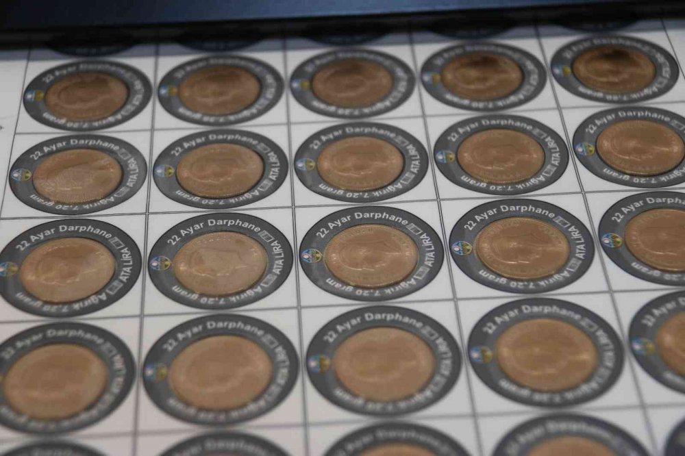 Türkiye’de çözüm bulunamayan soruna makasla dikkat çekti! Kuyumcular Odası Başkanı düşük ayarlı altınları doğradı