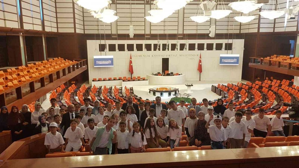 Konya Karatay'ın minik temsilcilerinden Ankara çıkartması!