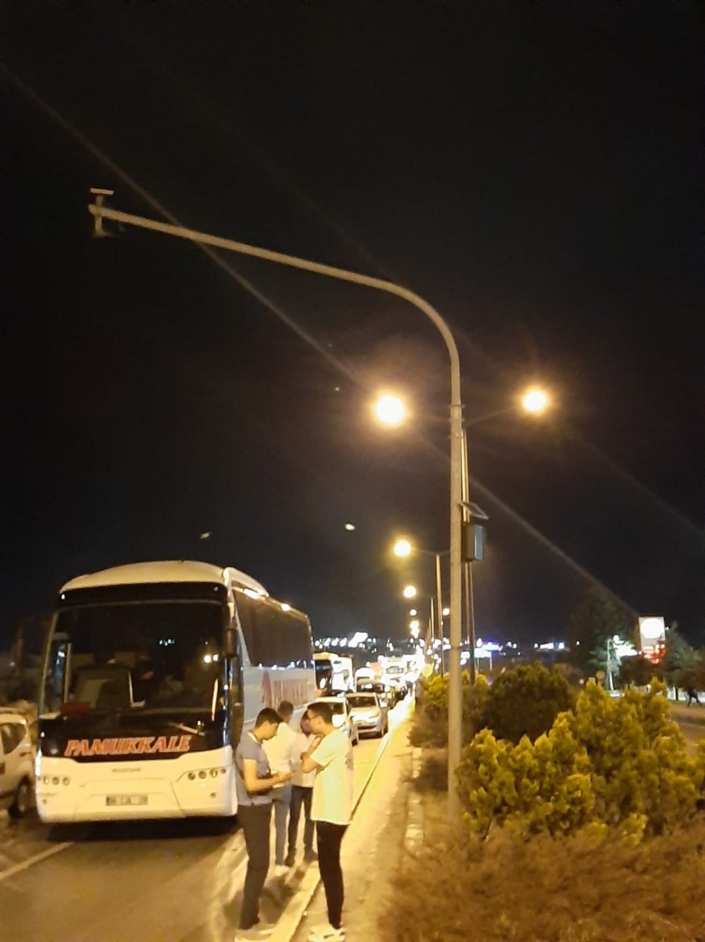 Afyon-Ankara yolu sel nedeniyle kapandı! Kilometrelerce araç kuyruğu oluştu