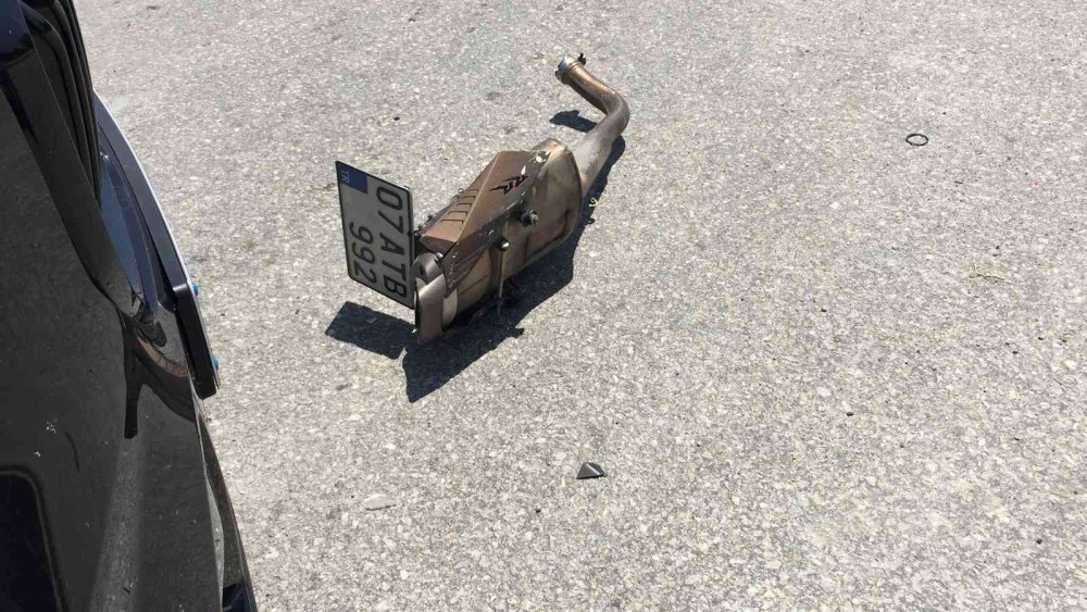 Konya’da feci kaza! Ciple çarpışan motosiklet paramparça oldu! 2 genç ağır yaralı