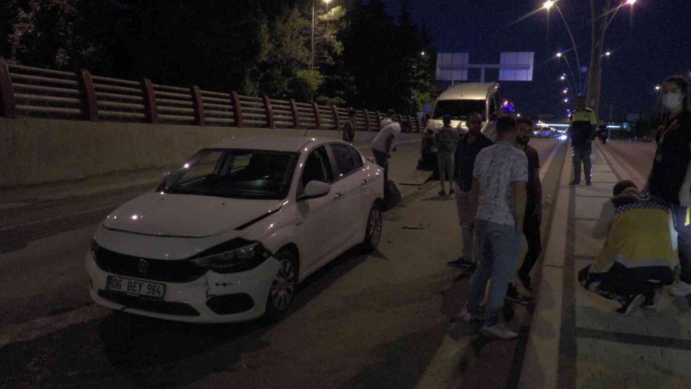 Alt geçitte korkunç kaza! 6 araç birbirine girdi, biri duvara çarpıp takla attı