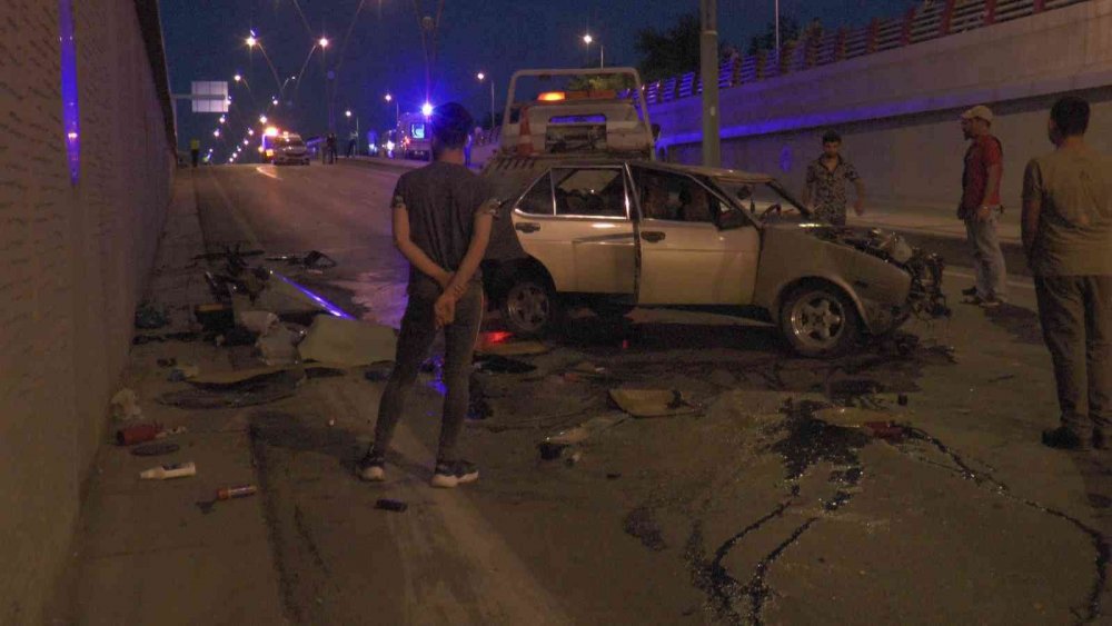 Alt geçitte korkunç kaza! 6 araç birbirine girdi, biri duvara çarpıp takla attı
