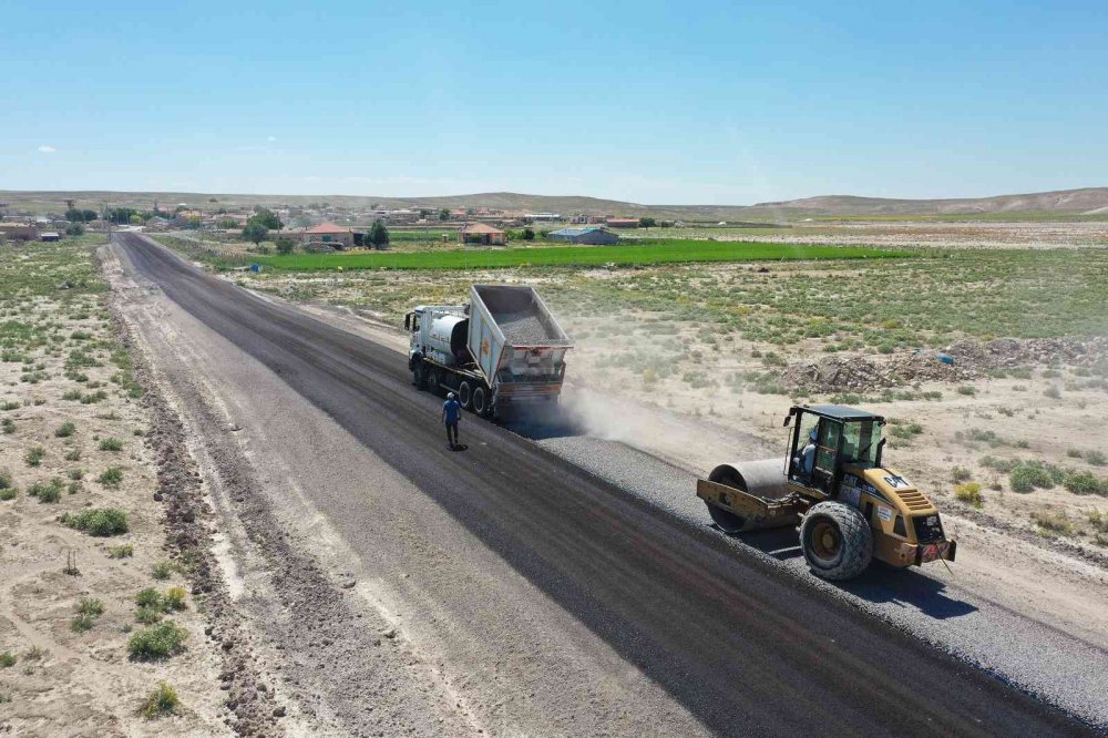 Konya Büyükşehir'den 2022’de sadece ilçe yollarına 900 milyon lira yatırım!