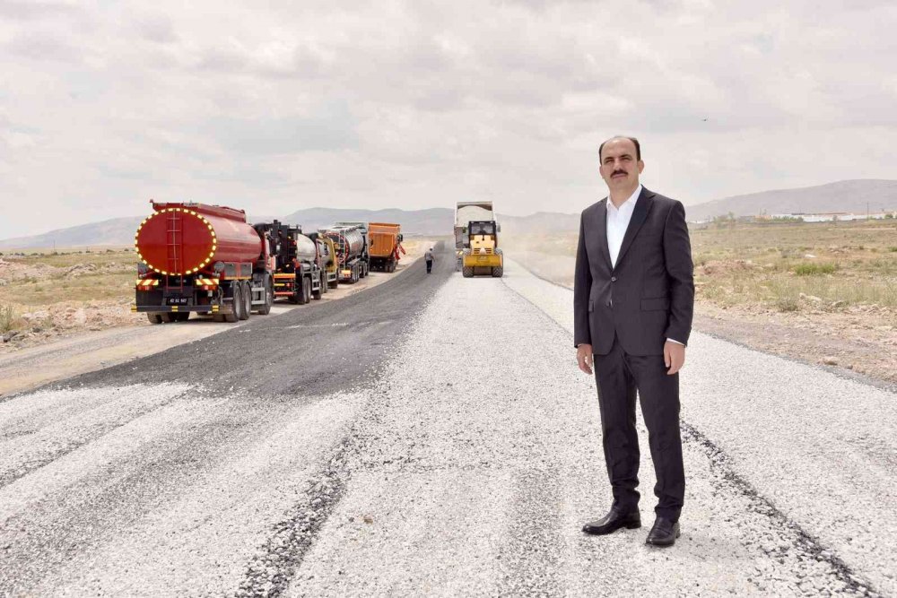 Konya Büyükşehir'den 2022’de sadece ilçe yollarına 900 milyon lira yatırım!
