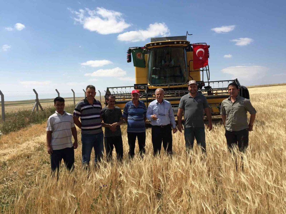 Konya'da 2022 yılının ilk arpa hasadı dualarla başladı