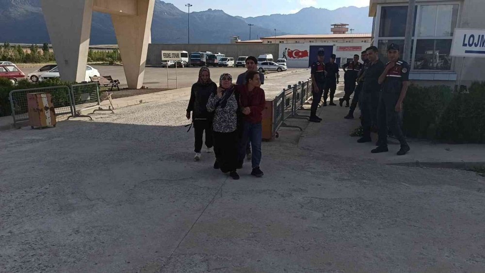 Konya'da Fatma Koç’un tahliye mutluluğu! İlk evlatlarına sarıldı