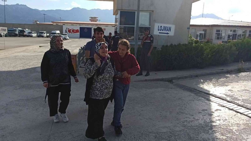 Konya'da Fatma Koç’un tahliye mutluluğu! İlk evlatlarına sarıldı