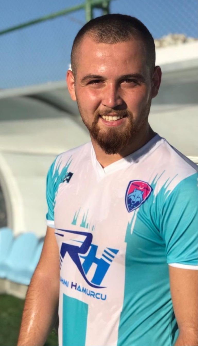 Konya'da feci kaza! Futbolcu Hasan Göğerçin olay yerinde can verdi! Ailesinden 3 kişi yaralı