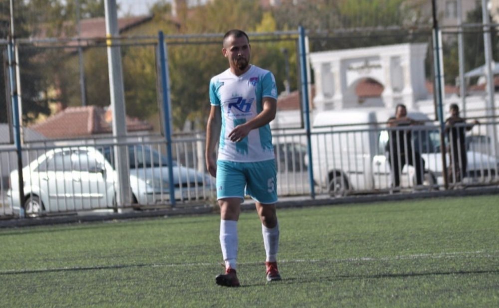 Konya'da feci kaza! Futbolcu Hasan Göğerçin olay yerinde can verdi! Ailesinden 3 kişi yaralı