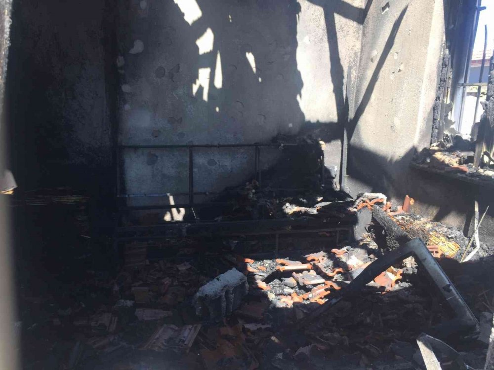 Konya’da çatıda çıkan yangın evi sardı! Müstakil kullanılamaz hale geldi