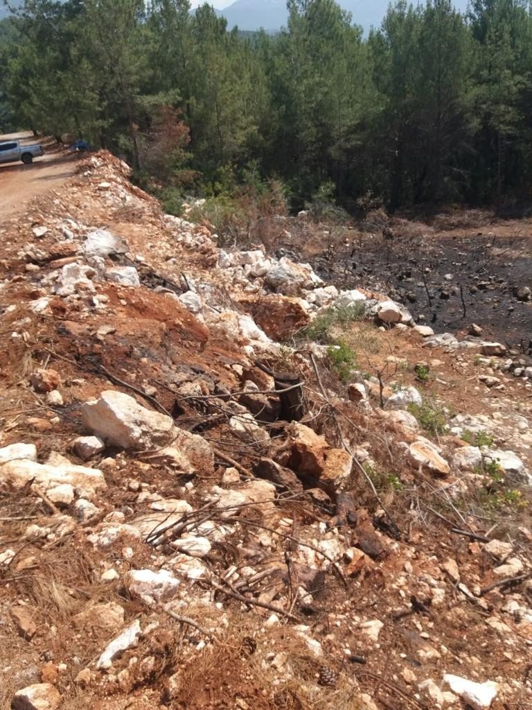 Alanya’da ormanı 3 yerden ateşe veren alçak 4. noktada suçüstü yakalandı! Çantasından çok sayıda yanıcı malzeme çıktı