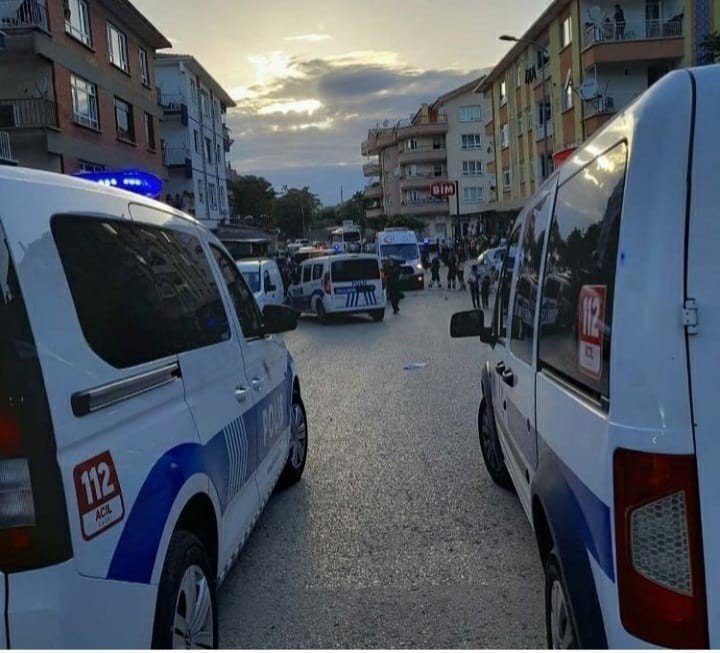 Ankara’da sürekli drift yapan çocuk mahalleliyi bezdirdi! Aracı devirdiler ortalık karıştı