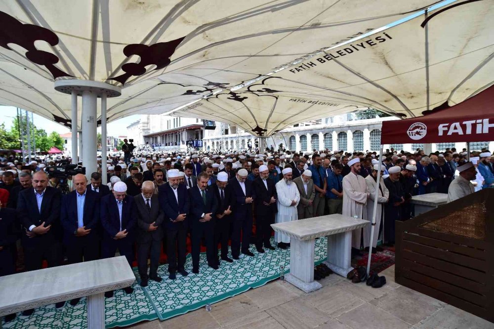 Mahmut Ustaosmanoğlu'nu binlerce kişi uğurladı! Erdoğan: Kendisini imanıyla tanıdık, bildik!