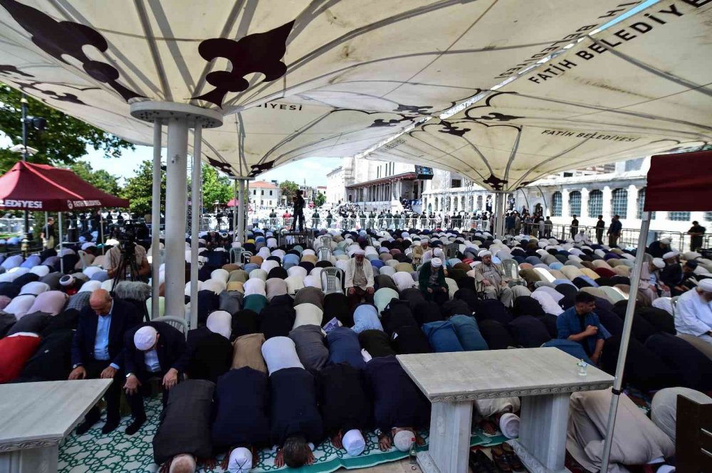 Mahmut Ustaosmanoğlu'nu binlerce kişi uğurladı! Erdoğan: Kendisini imanıyla tanıdık, bildik!