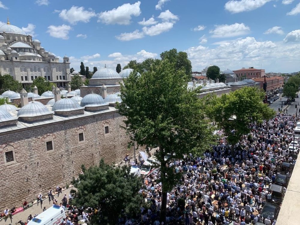 Mahmut Ustaosmanoğlu'nu binlerce kişi uğurladı! Erdoğan: Kendisini imanıyla tanıdık, bildik!