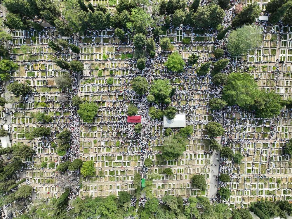 Mahmut Ustaosmanoğlu'nun toprağa verildiği Sakızağacı Şehitliği böyle görüntülendi