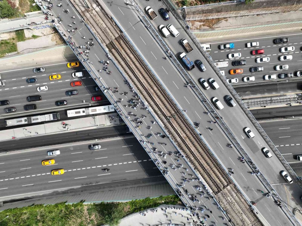 Mahmut Ustaosmanoğlu'nun toprağa verildiği Sakızağacı Şehitliği böyle görüntülendi