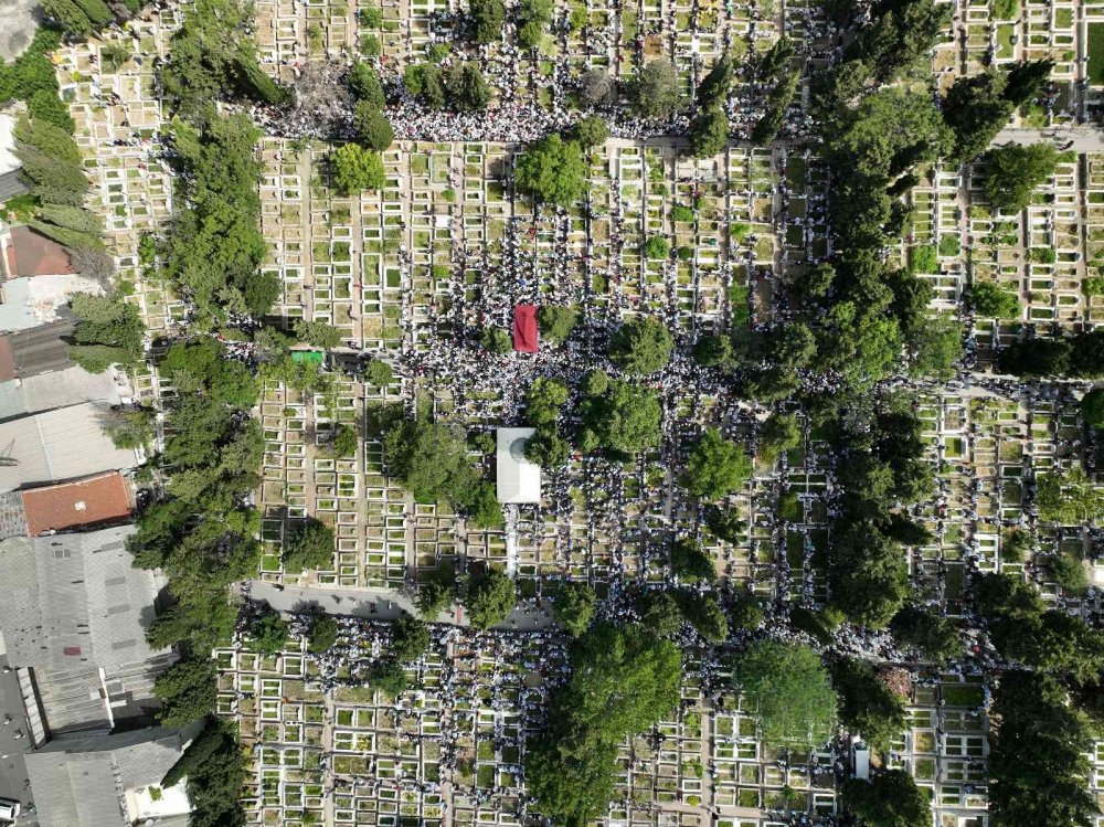 Mahmut Ustaosmanoğlu'nun toprağa verildiği Sakızağacı Şehitliği böyle görüntülendi