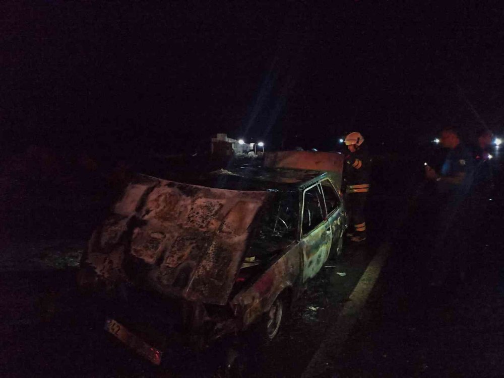 Seyir halinde alev alan araçtan zor kurtuldu