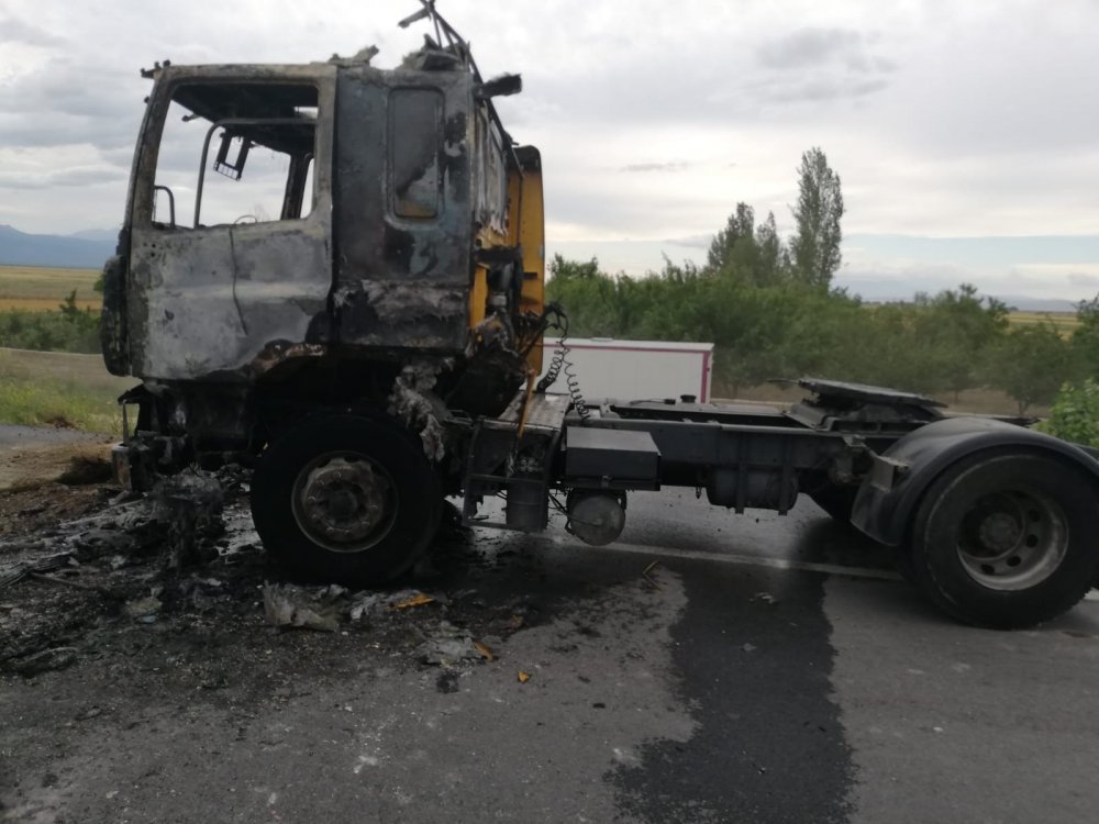 Muğla plakalı tır Konya’da alev alev yandı!