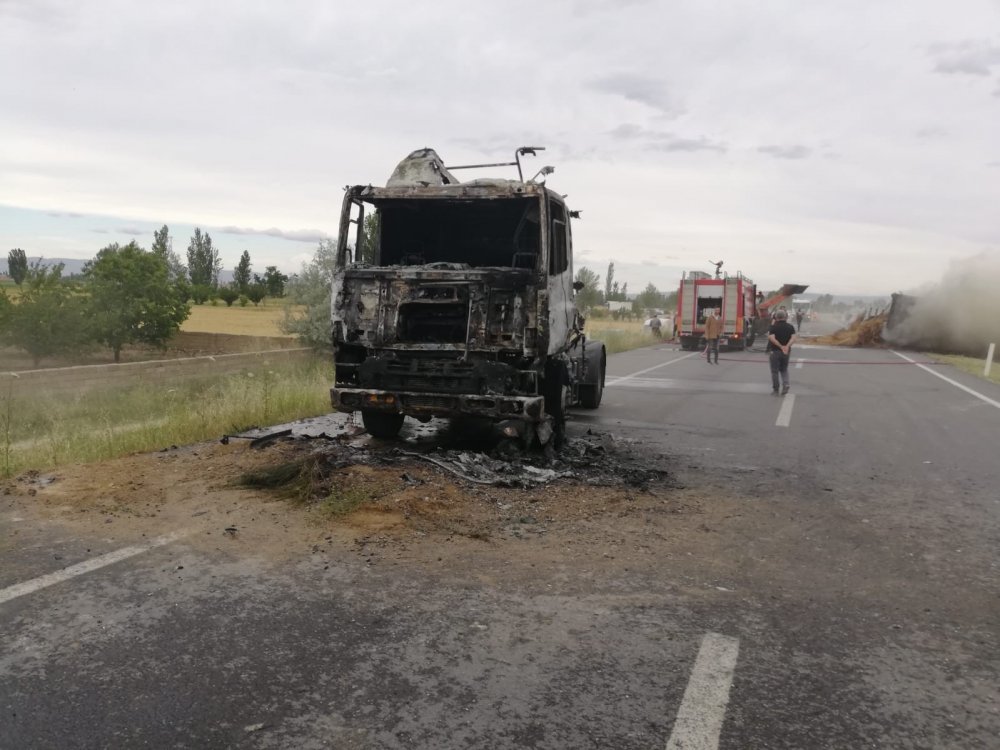 Muğla plakalı tır Konya’da alev alev yandı!