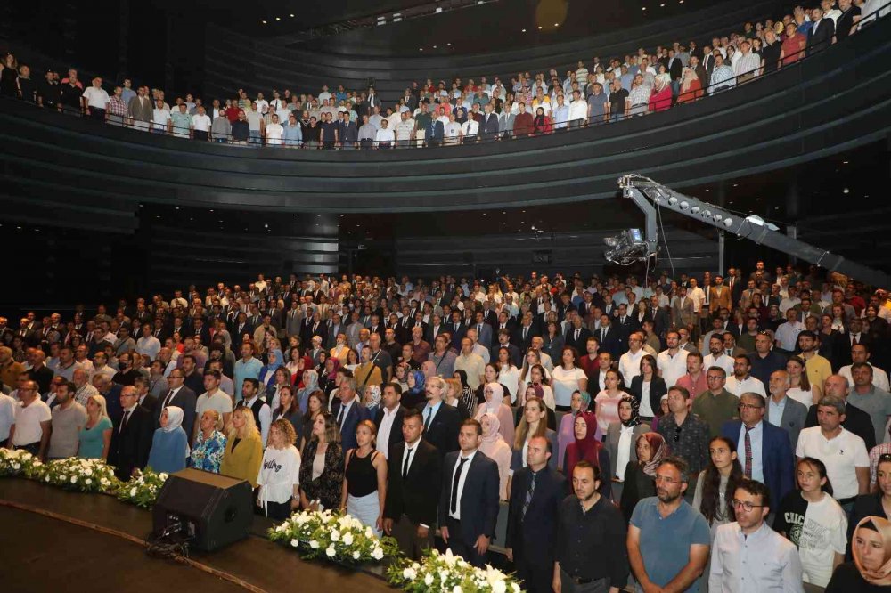 Bakan Özer'den Konya'da önemli açıklamalar! Başörtüsünü yasaklayanlar kadına şiddetle ilgili konuşmasın