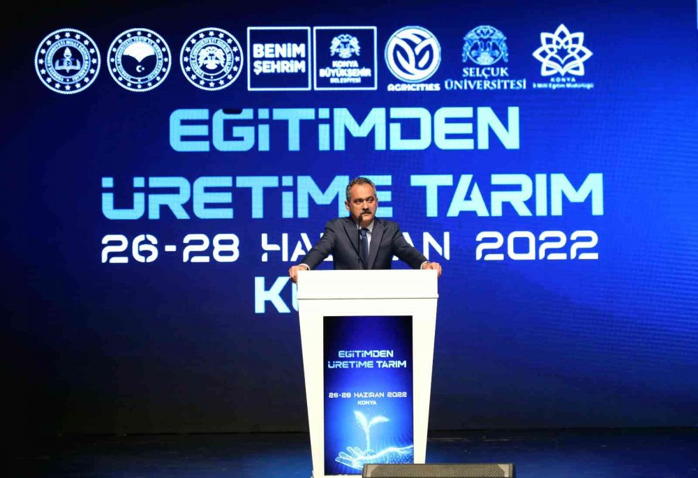 Bakan Özer'den Konya'da önemli açıklamalar! Başörtüsünü yasaklayanlar kadına şiddetle ilgili konuşmasın