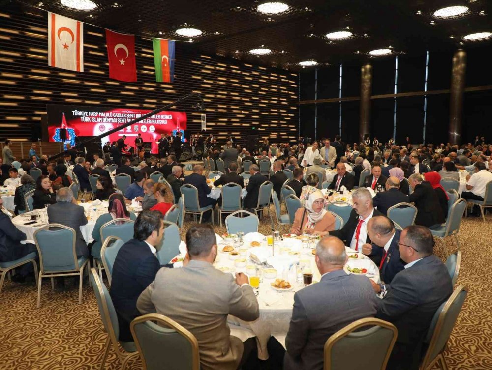 Bakan Soylu Konya’da buluşan Türk İslam dünyası Şehit ve gazi ailelerine seslendi: Emrinizdeyiz