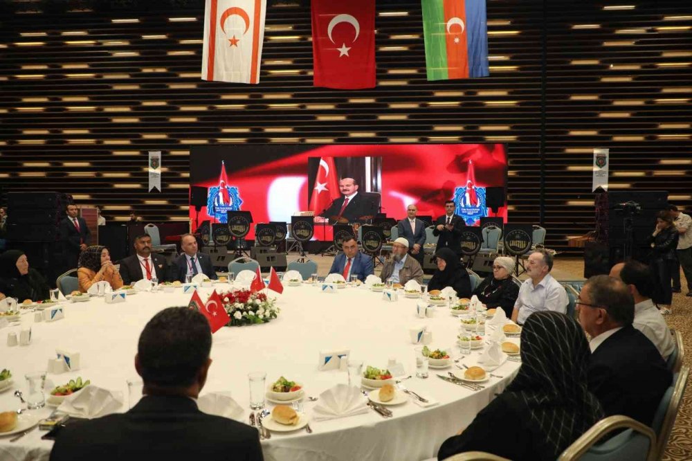Bakan Soylu Konya’da buluşan Türk İslam dünyası Şehit ve gazi ailelerine seslendi: Emrinizdeyiz