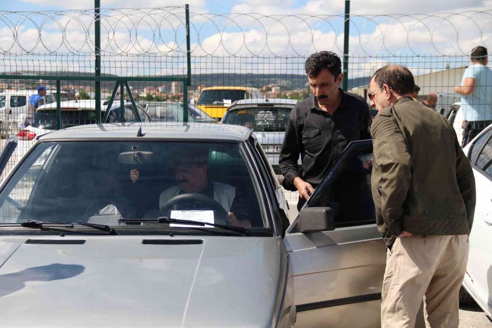 Bayram yaklaştı, ikinci el oto pazarları hareketlendi! Konya'dan araç satmaya gidiyorlar