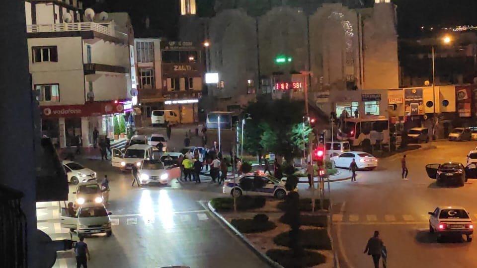 Önce kaza sonra kavga! Ortalık karıştı