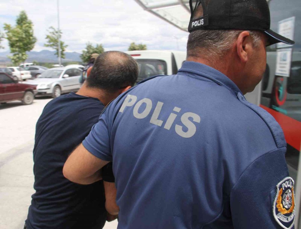 Konya’da 3 adrese daha baskın! Bu kadar silahı kim alıyor? Kaçak tabanca imalatçıları gözaltına alındı