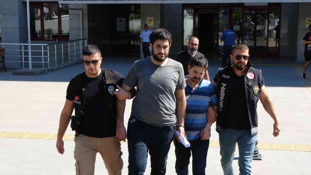 Konya’dan giden tırda uyuşturucu operasyonu! Narkotik köpeği tüm zulayı buldu!