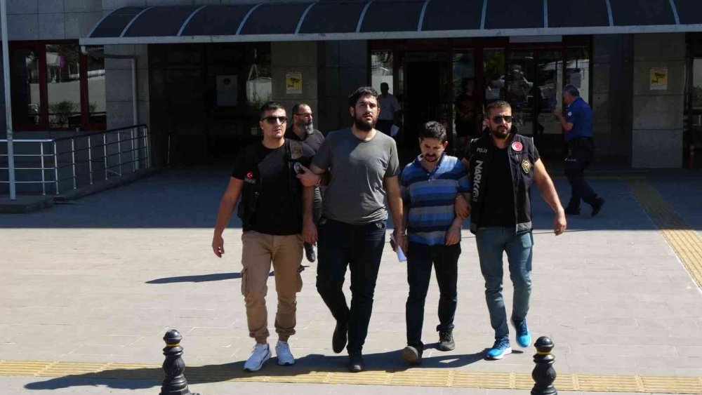 Konya’dan giden tırda uyuşturucu operasyonu! Narkotik köpeği tüm zulayı buldu!