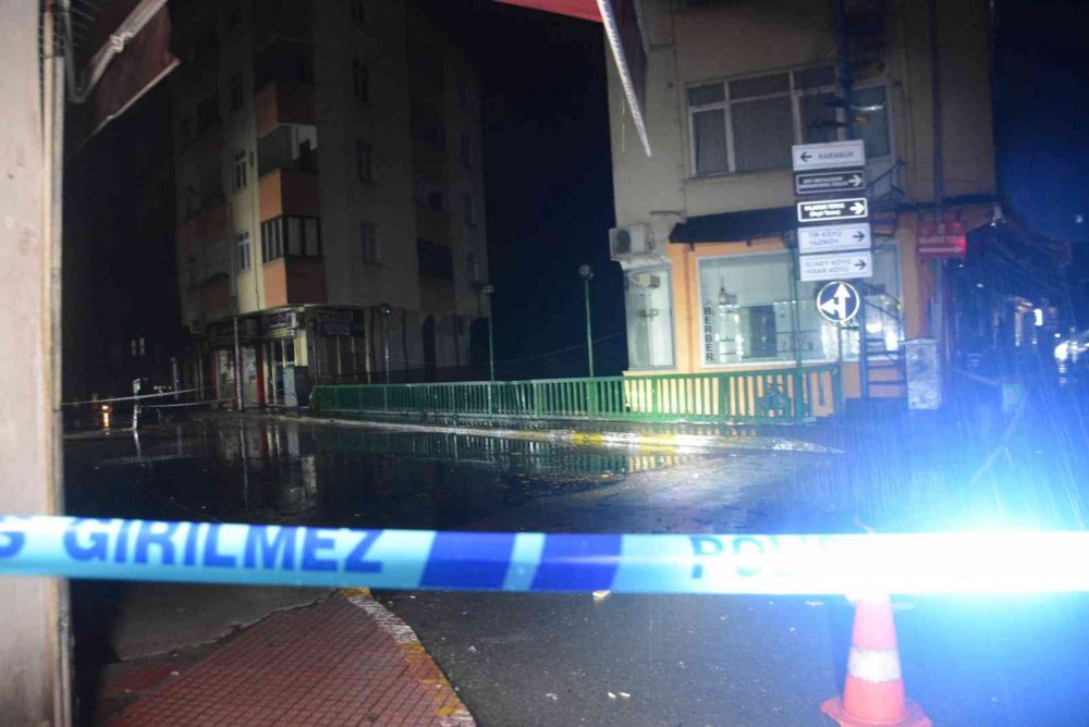 Yenice’yi sel bastı! Vatandaş sokağa döküldü! Esnaf ekmek teknelerini kurtarmak için seferber oldu