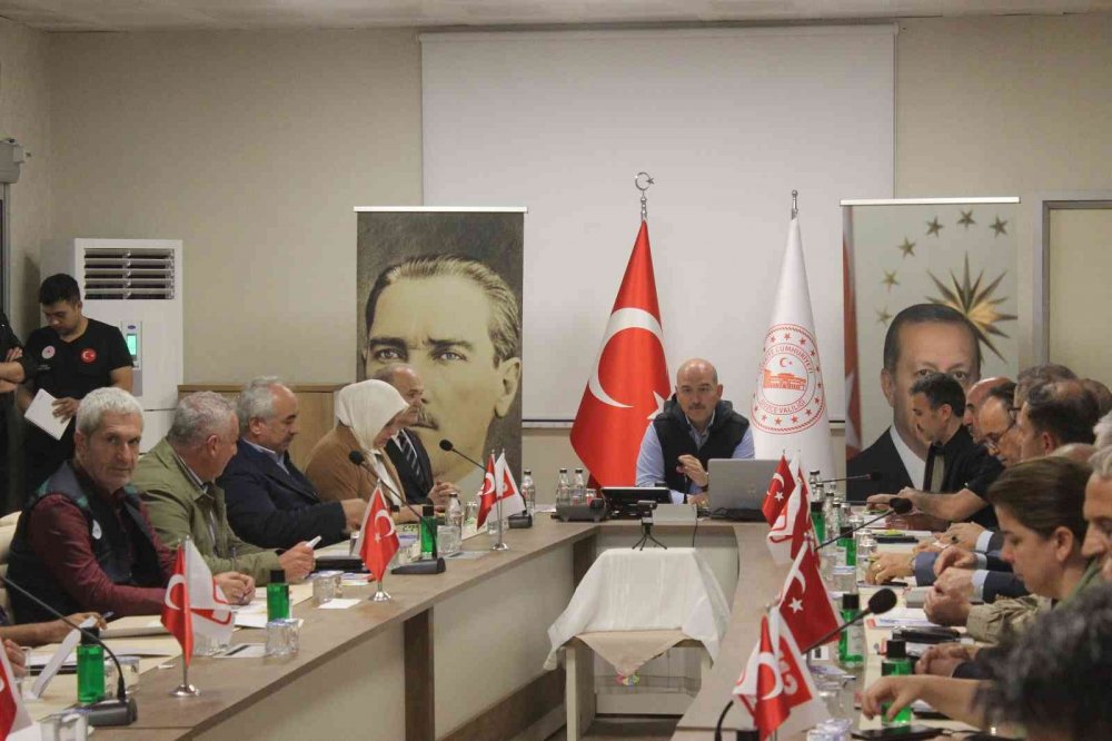 Bakan Soylu: Heyelandan sele, depremden çığa, Türkiye'nin her yeri afet bölgesi