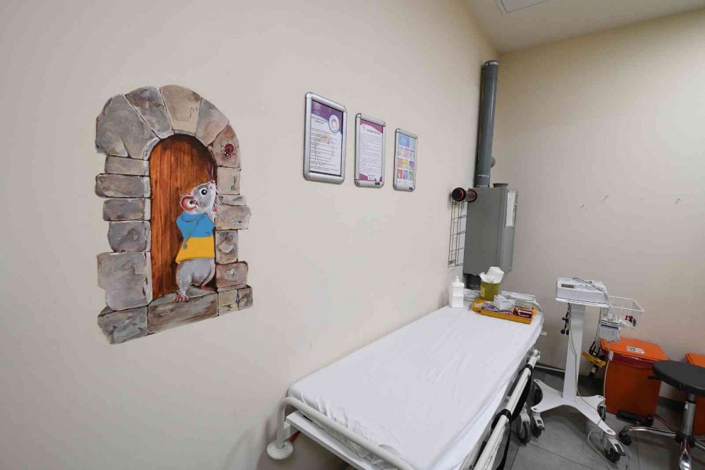 KOMEK gönüllüleri Konya Şehir Hastanesi duvarlarını çocuklar için renklendirdi