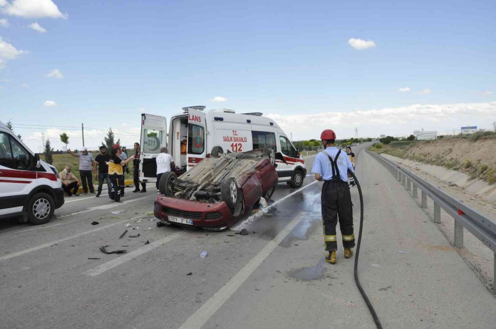 Konya-Karaman yolunda kaza! Ters dönen otomobilde 2'si ağır 4 yaralı