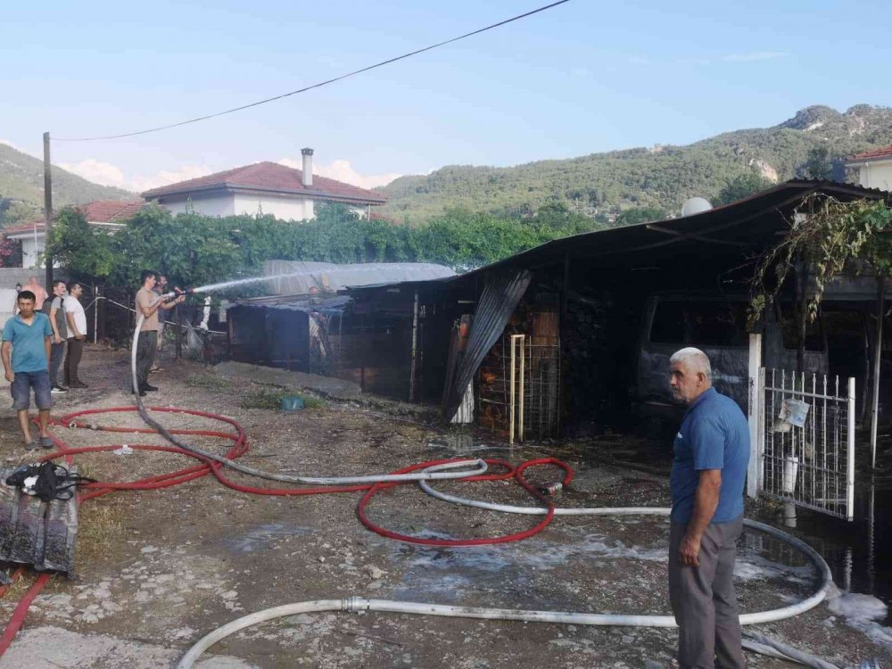 Muğla'da yürek yakan yangın! Araç küle döndü, hayvanlar alevlerden zarar gördü