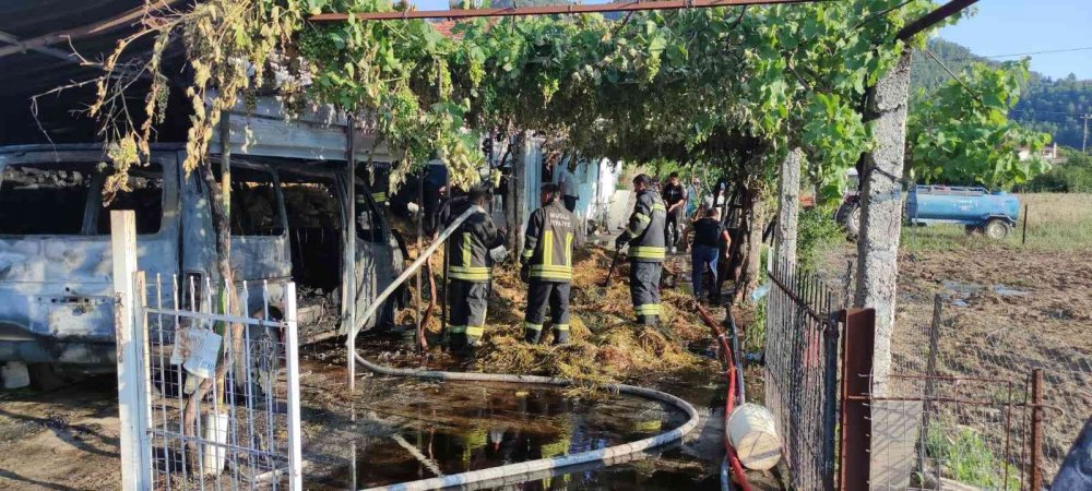 Muğla'da yürek yakan yangın! Araç küle döndü, hayvanlar alevlerden zarar gördü