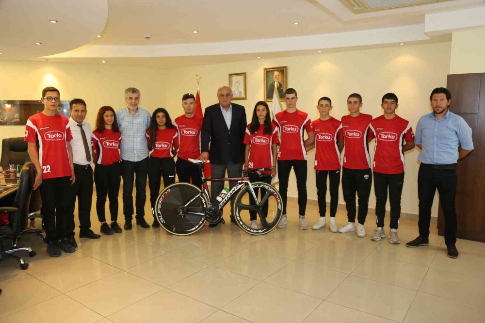 Torku Şekerspor'un başarılı bisikletçisi Ramazan Yılmaz Portekiz'de Türkiye'yi temsil edecek