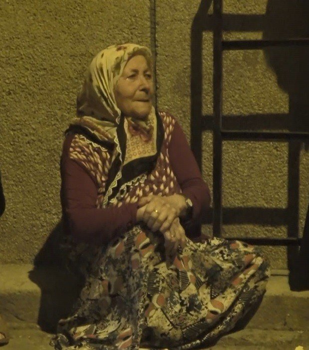 Annenin dramı yürekleri dağladı! Kadın cinayetinden hapisten çıktı, kardeşini bıçakladı