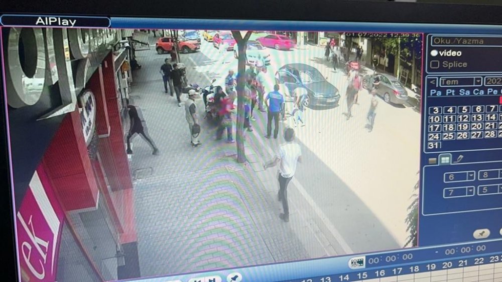 Dehşet anı kamerada! Diğer araçlar yol verdi, sağdan gelen araç çarptı! Metrelerce sürüklendi