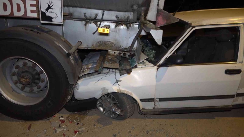 Kırıkkale'de kaza yapıp savrulan otomobil tankerinin altına girdi