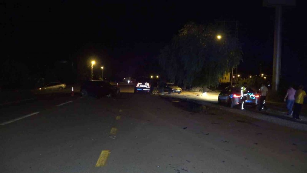 Kırıkkale'de kaza yapıp savrulan otomobil tankerinin altına girdi