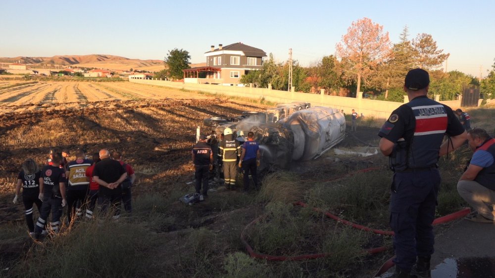 Aksaray'da mermer tozu yüklü tanker devrildi! Sürücü Veysel Aşma yanarak can verdi