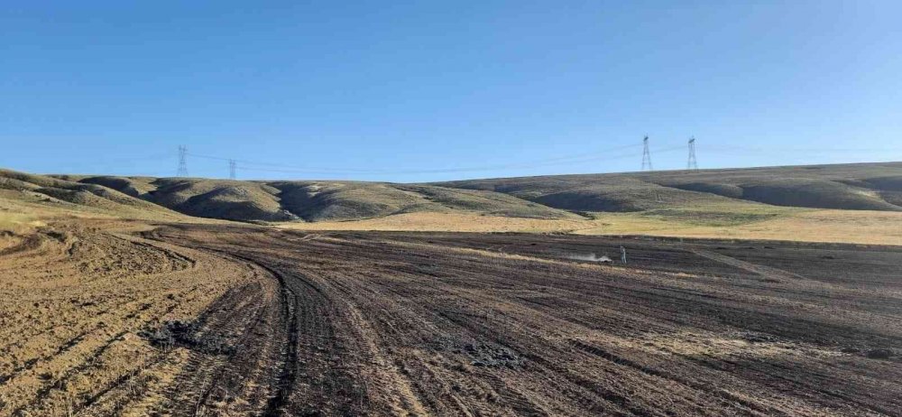 Konya’da hasat sonrası yangın! Zamanla yarıştılar